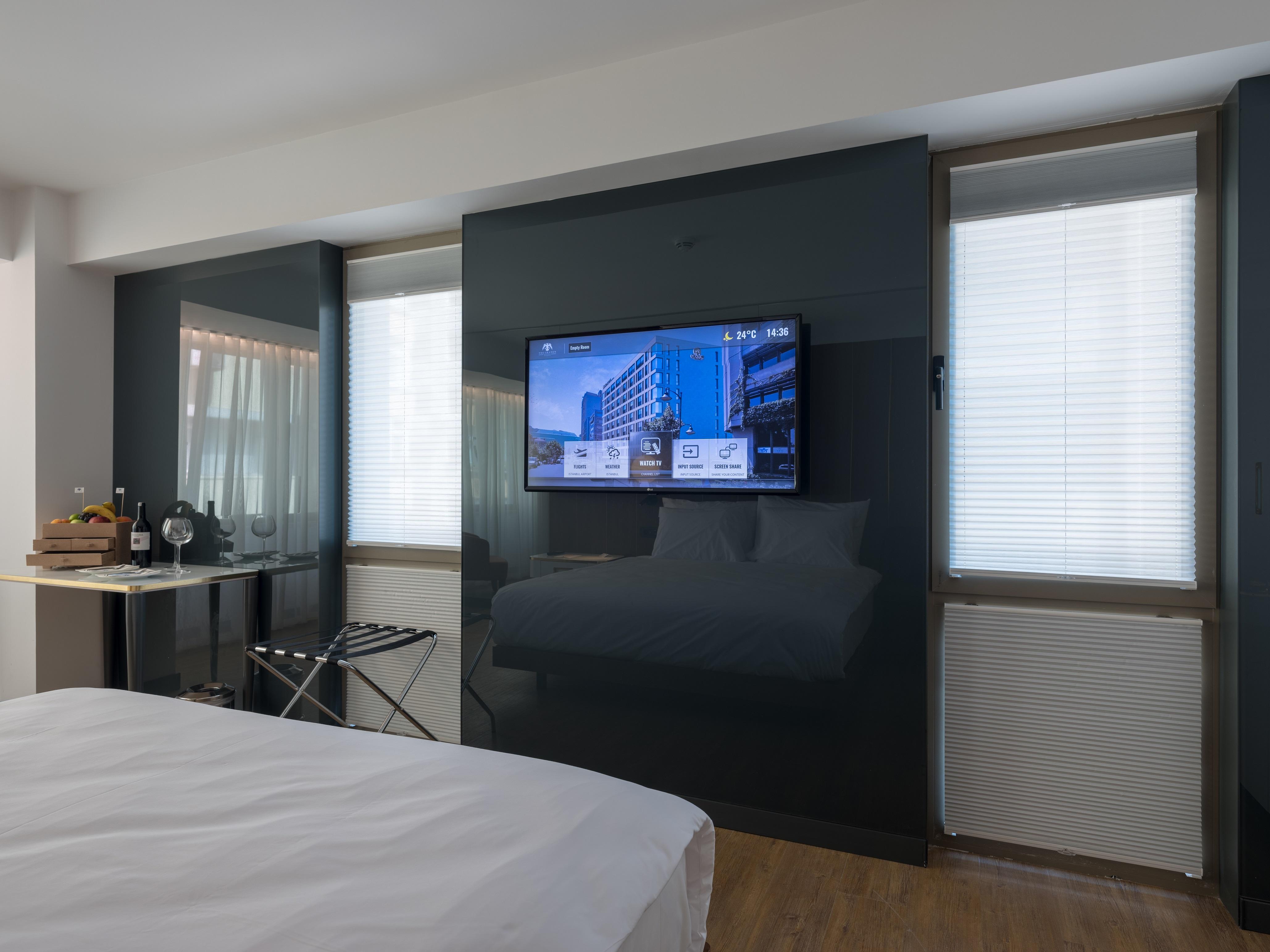 The Craton Hotel Sisli Istanbul Exterior foto A television in a hotel room