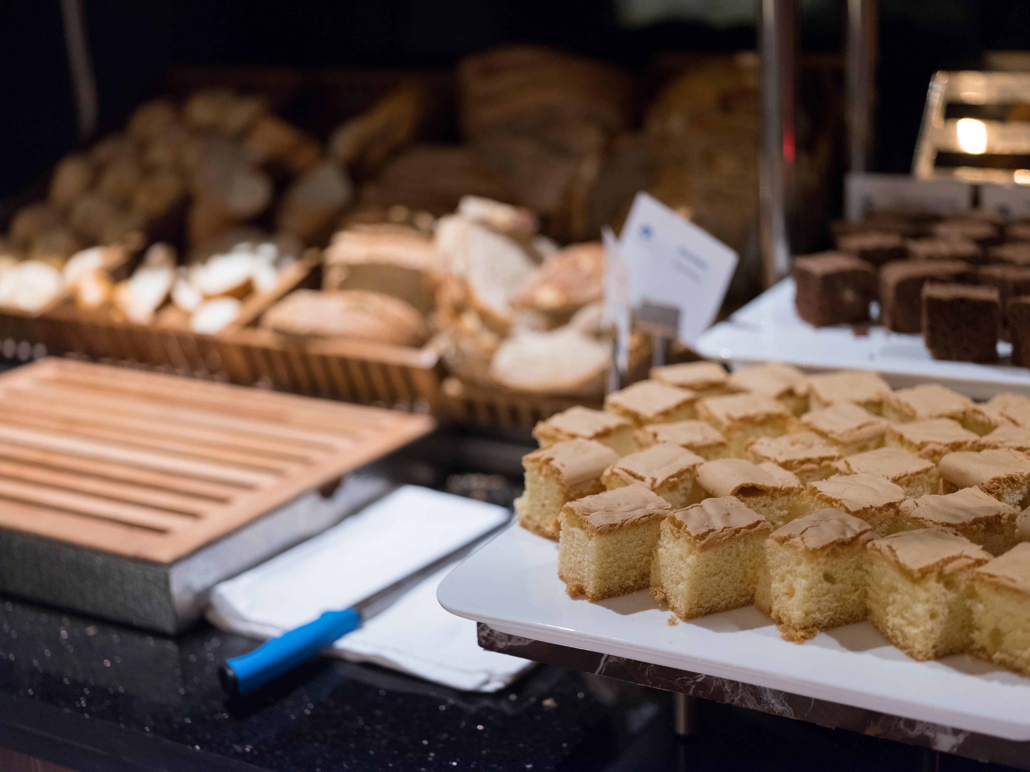 The Craton Hotel Sisli Istanbul Exterior foto A display of various pastries
